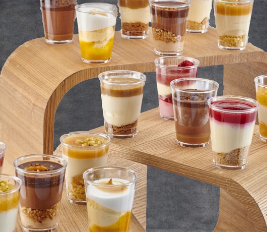 Plateau De Verrines Sucrees Printempsete 12 Pieces 4 Parfums Service Avec Des Cuilleres Et Serviettes En Papier